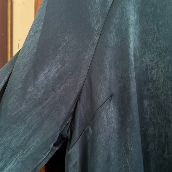 MAURICES Tidal Teal Color Fallon Satin Long Open Sleeve Blouse, Size 1X, NWT. - Picture 4 of 12